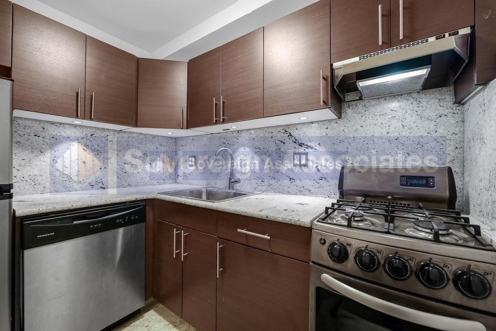 425 East 80th Street - Photo 3