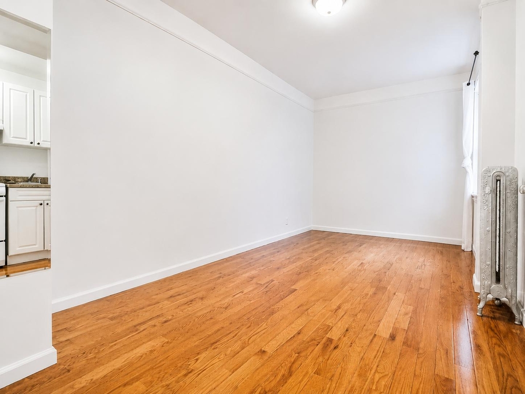 936 West End Avenue - Photo 2