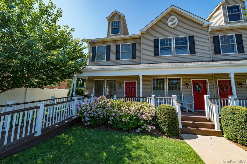 7 Nathan Hale Drive - Photo 0