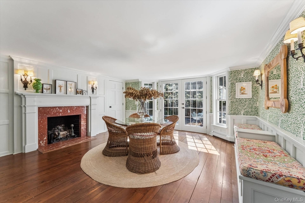 20 Quogue Street - Photo 0