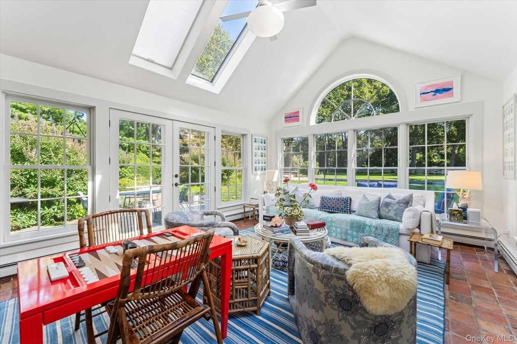 20 Quogue Street - Photo 3