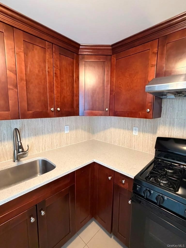 35-19 Leavitt Street - Photo 8
