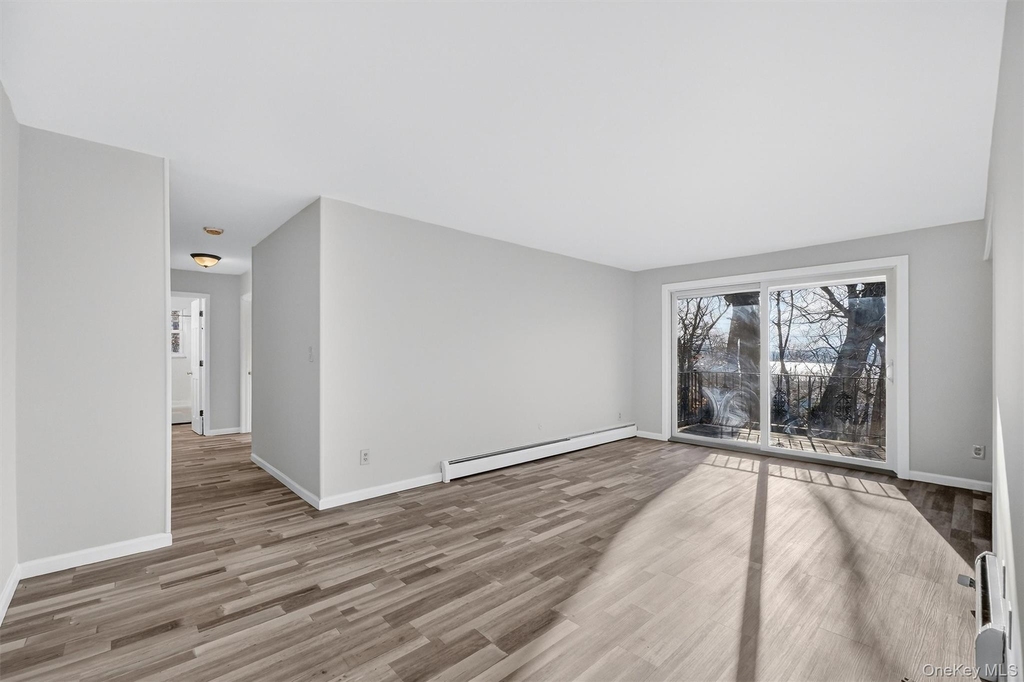 4 Colonial Road - Photo 3