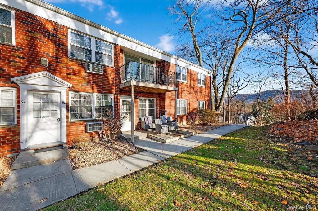 4 Colonial Road - Photo 6