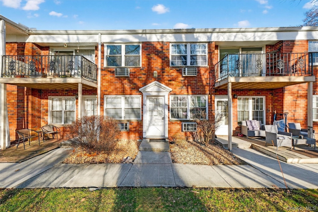 4 Colonial Road - Photo 0