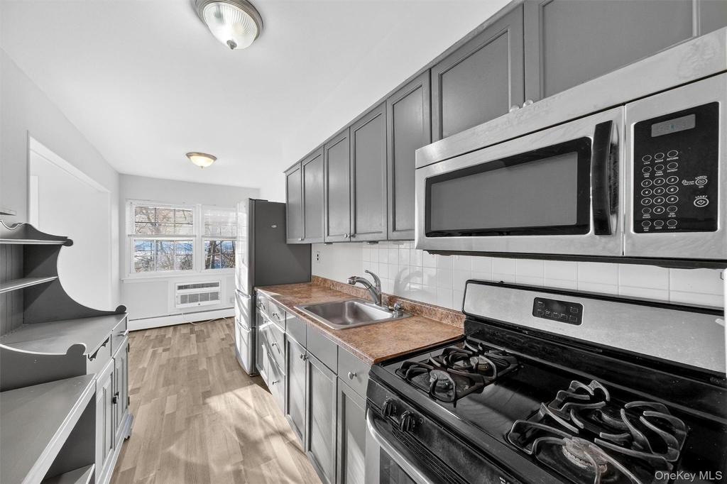 4 Colonial Road - Photo 1