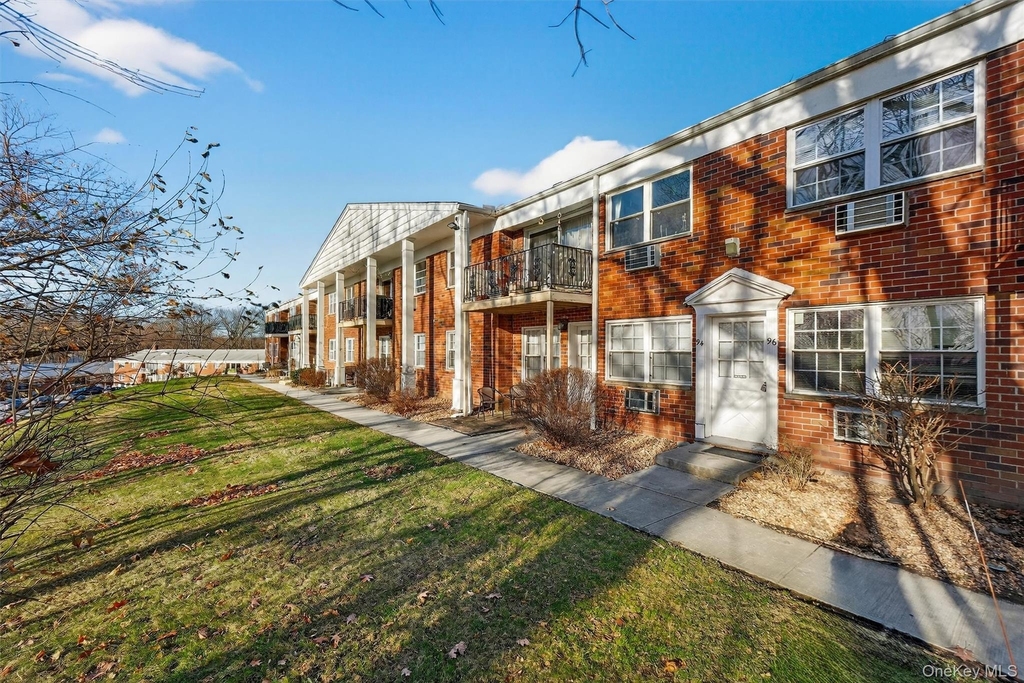 4 Colonial Road - Photo 5