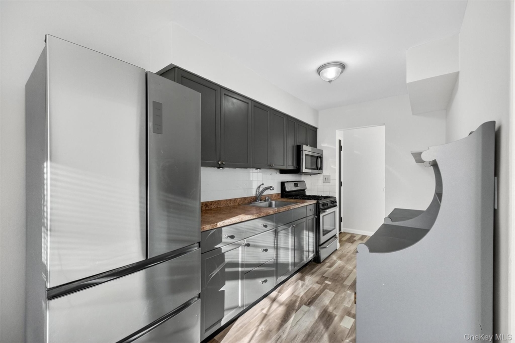 4 Colonial Road - Photo 8