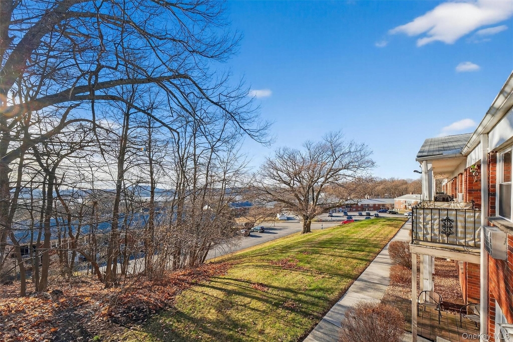 4 Colonial Road - Photo 16