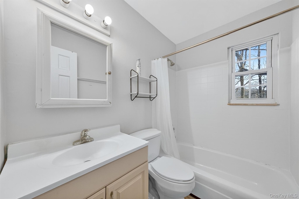 4 Colonial Road - Photo 14