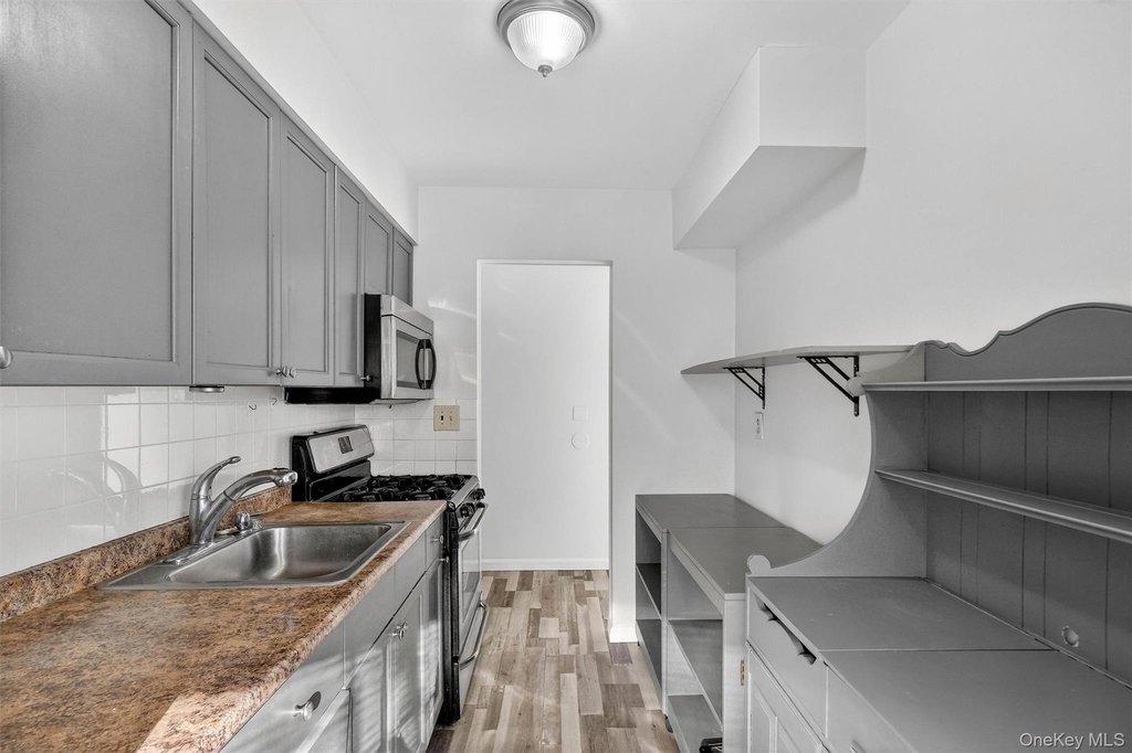 4 Colonial Road - Photo 9