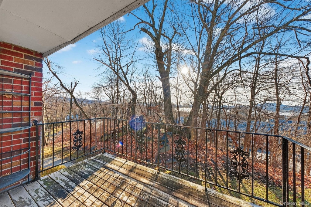 4 Colonial Road - Photo 4