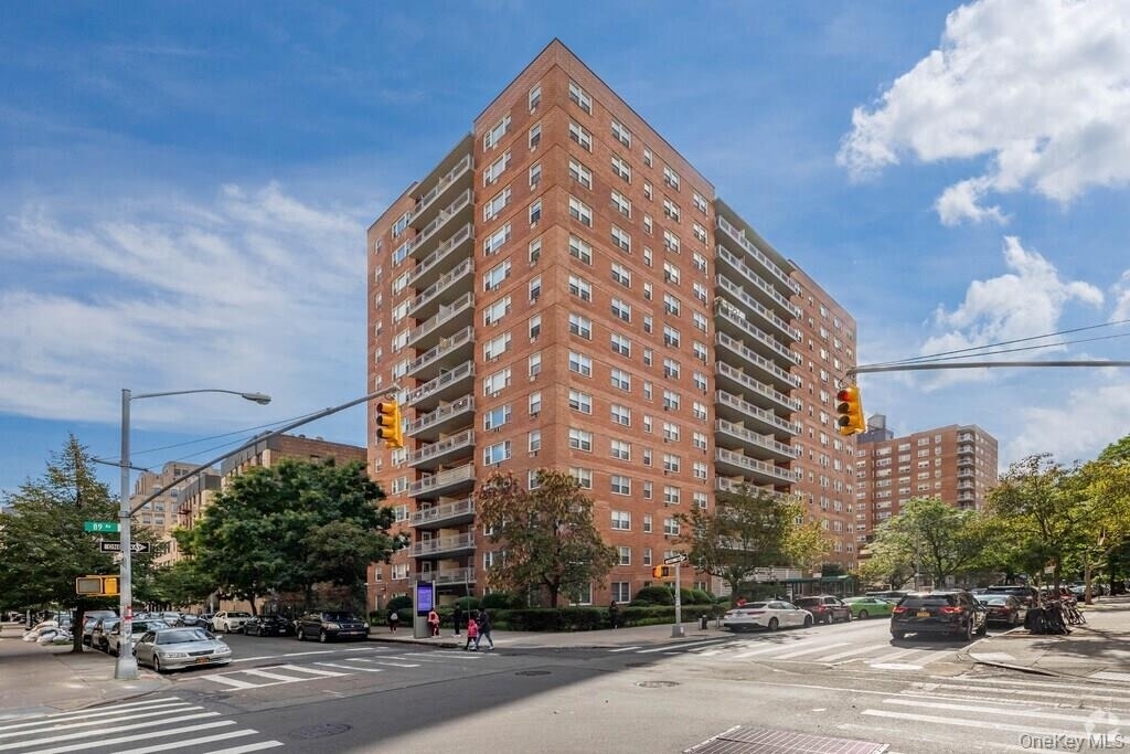 89-15 Parsons Boulevard - Photo 8