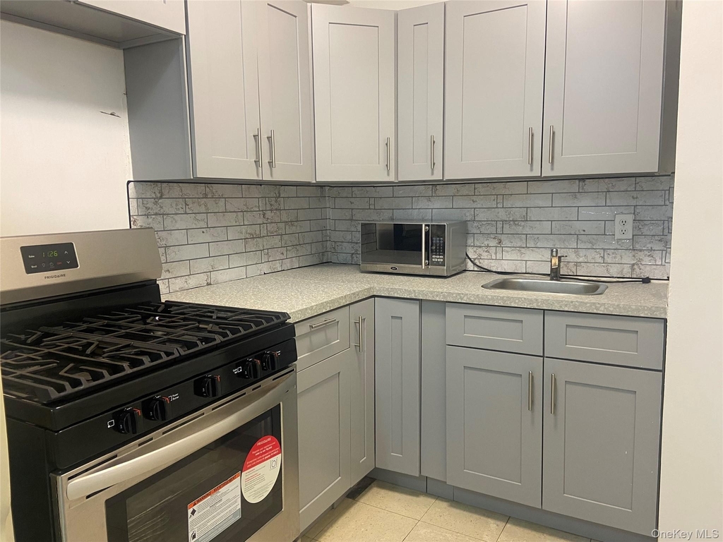 89-15 Parsons Boulevard - Photo 1