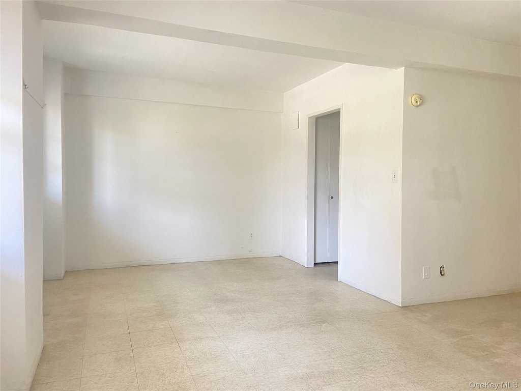 89-15 Parsons Boulevard - Photo 3