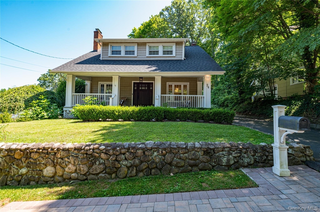 24 Soundview Road - Photo 0