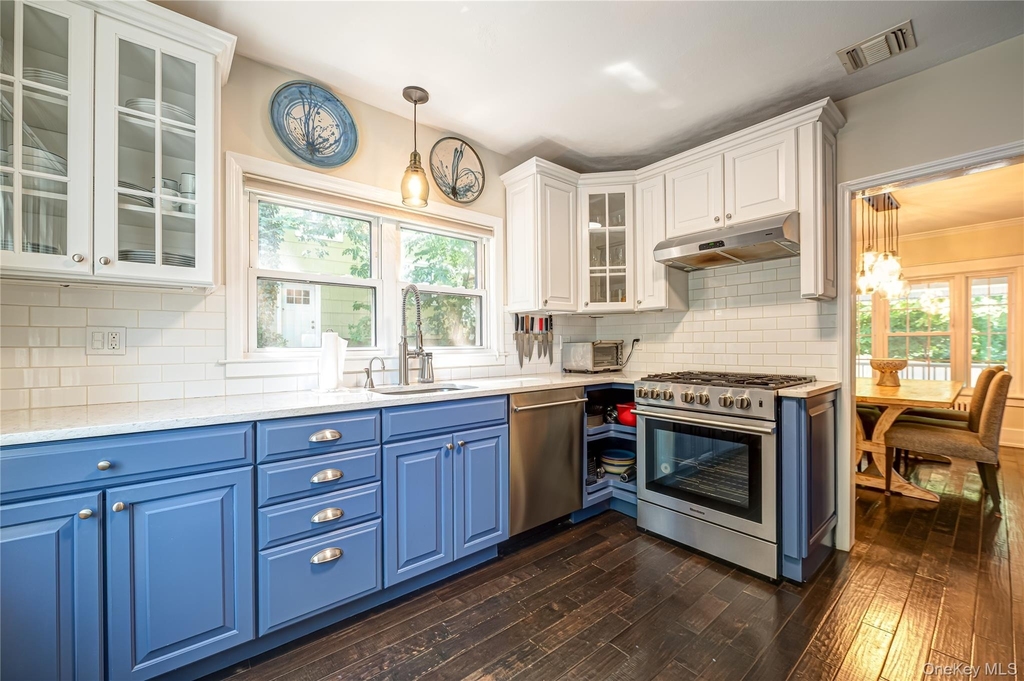 24 Soundview Road - Photo 2