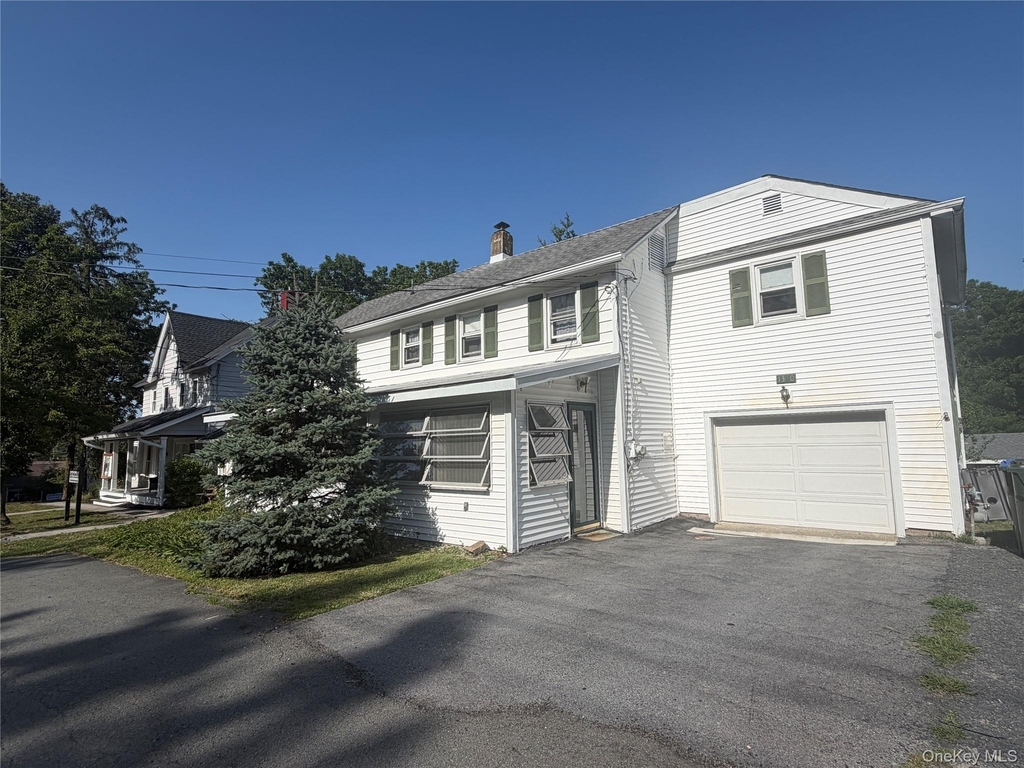 1390 Kings Highway - Photo 2