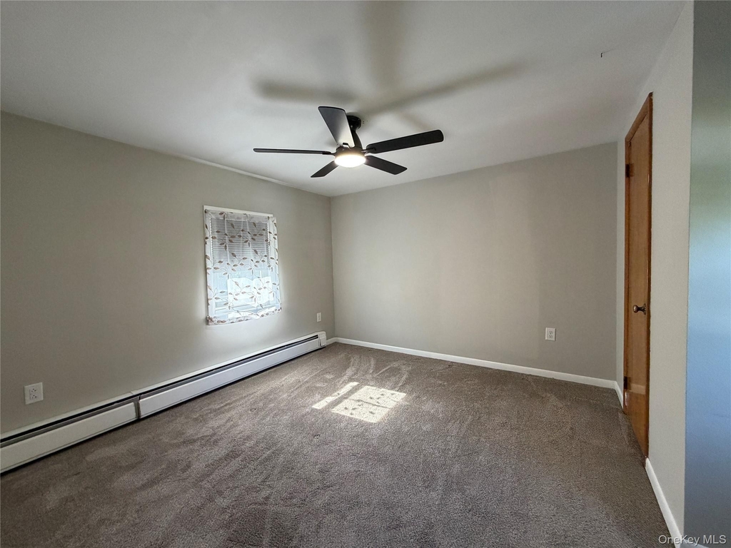 1390 Kings Highway - Photo 15