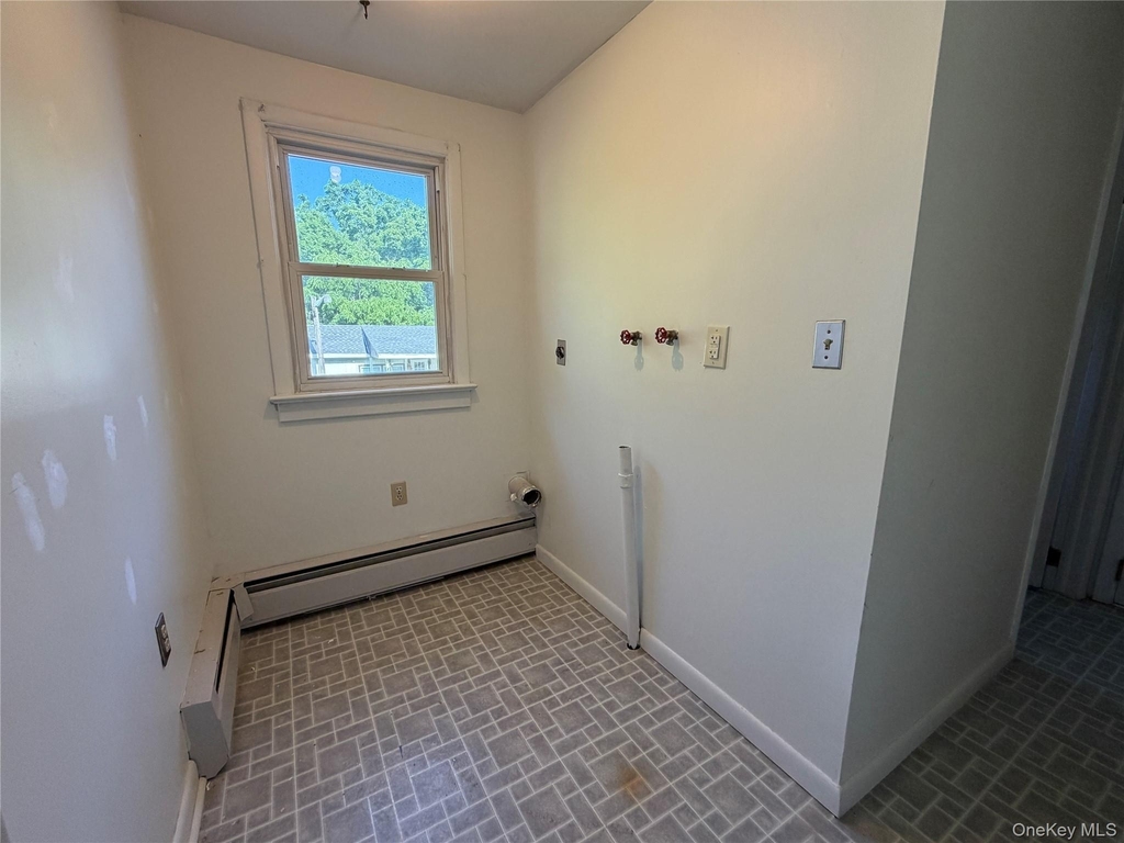 1390 Kings Highway - Photo 13