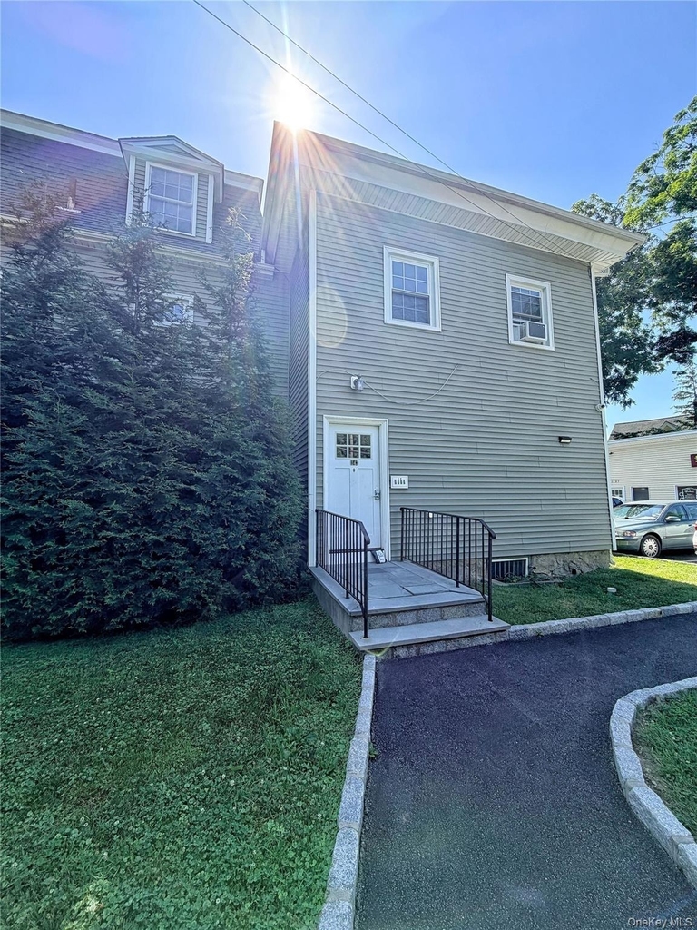 1143 E Main Street - Photo 0
