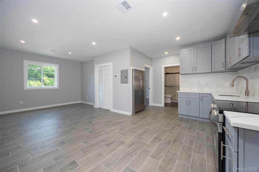 126 Innis Avenue - Photo 2