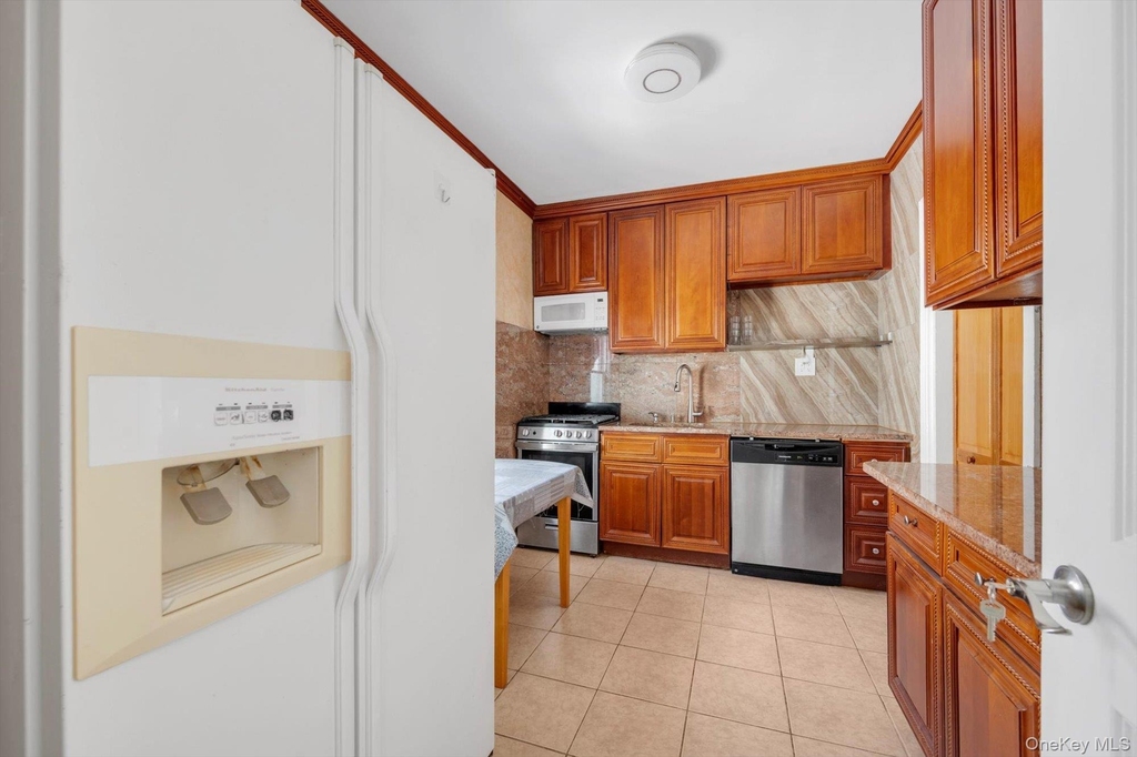 102-06 63 Avenue - Photo 6