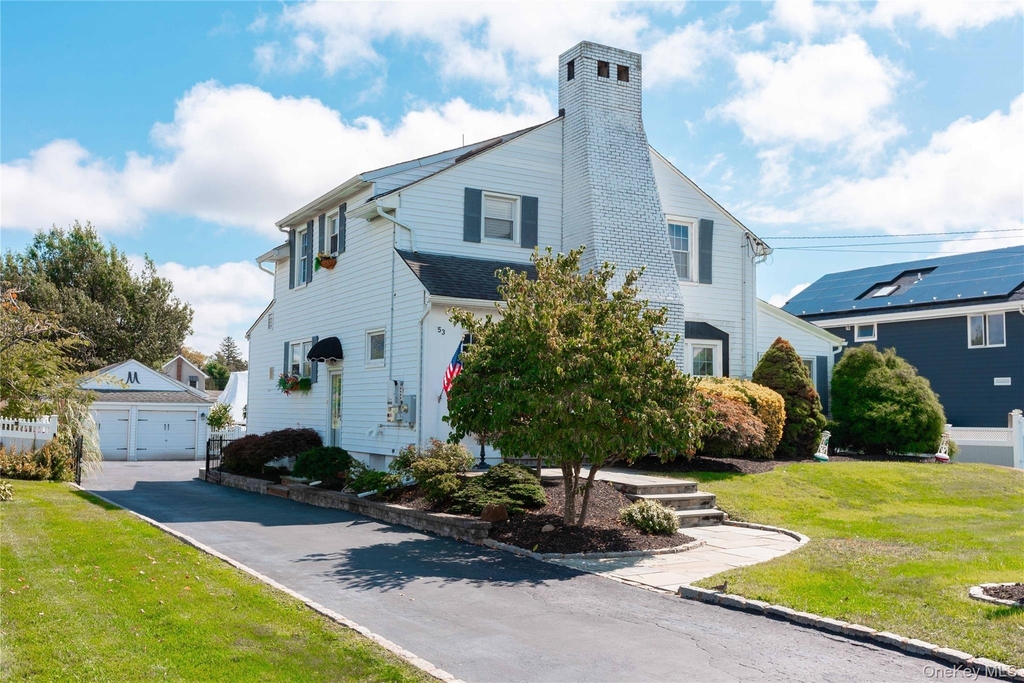 53 Mowbray Avenue - Photo 1
