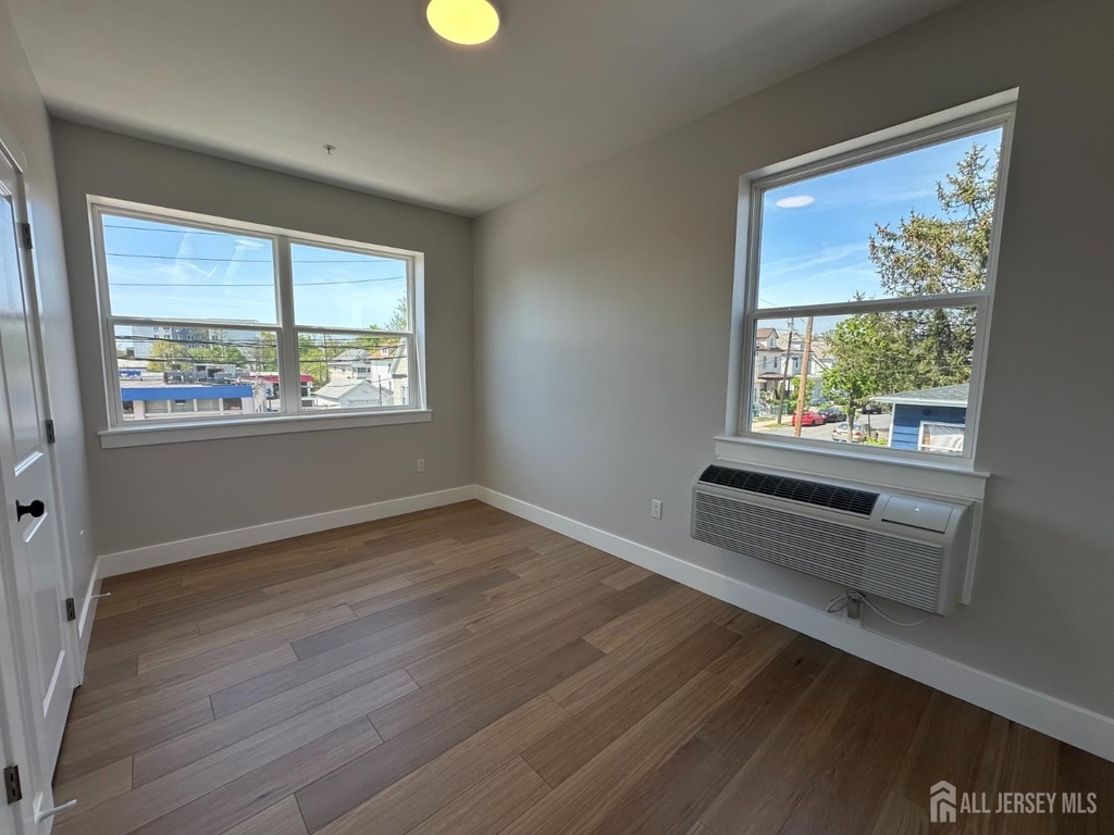 213 French Street - Photo 3