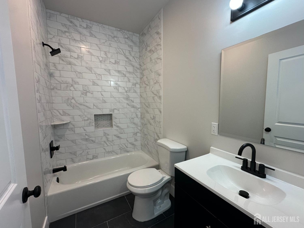 213 French Street - Photo 2
