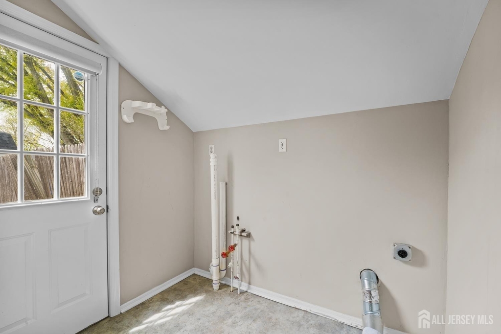 49 Louis Avenue - Photo 11