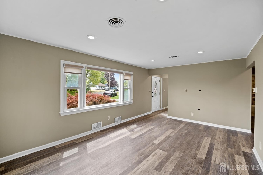 49 Louis Avenue - Photo 3