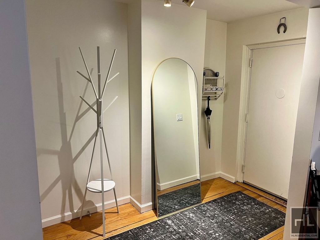 14 Covert Street - Photo 4