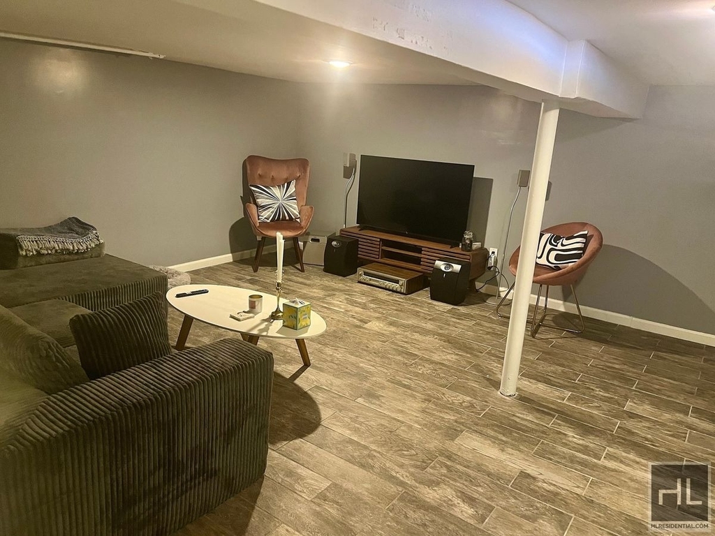 14 Covert Street - Photo 11
