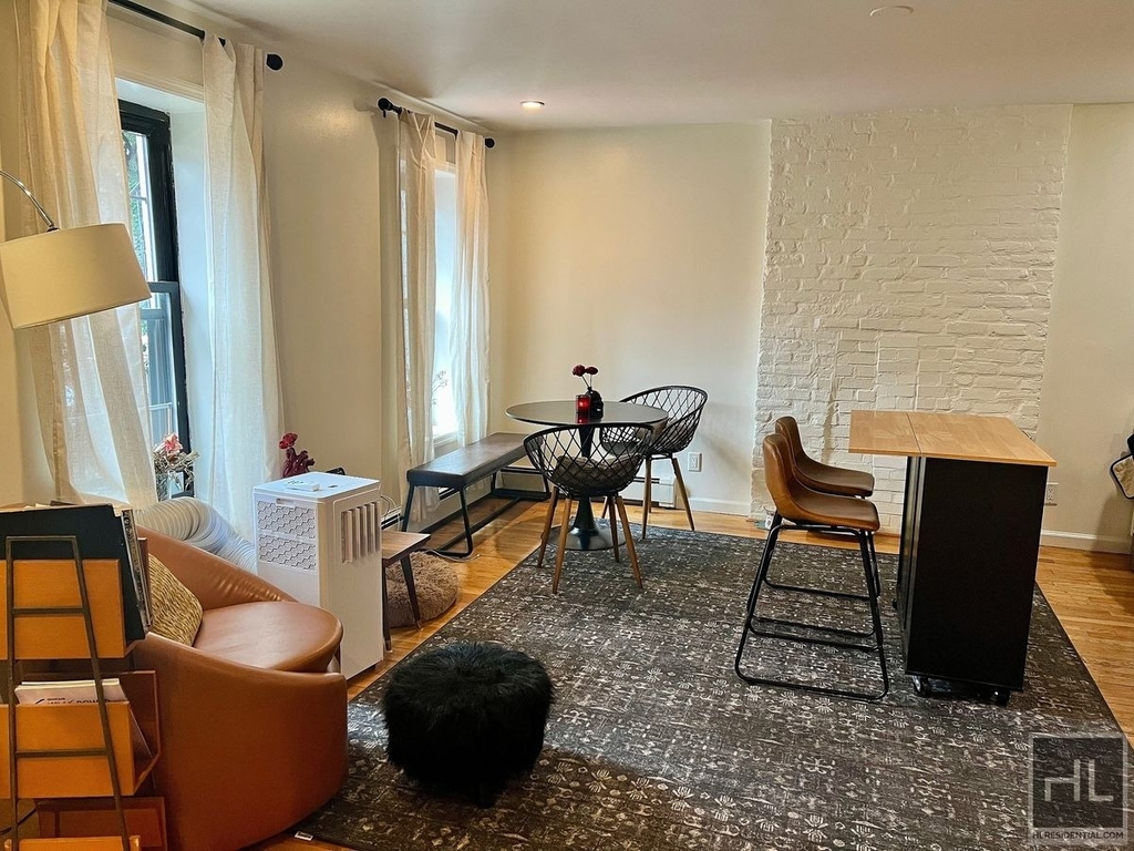 14 Covert Street - Photo 3