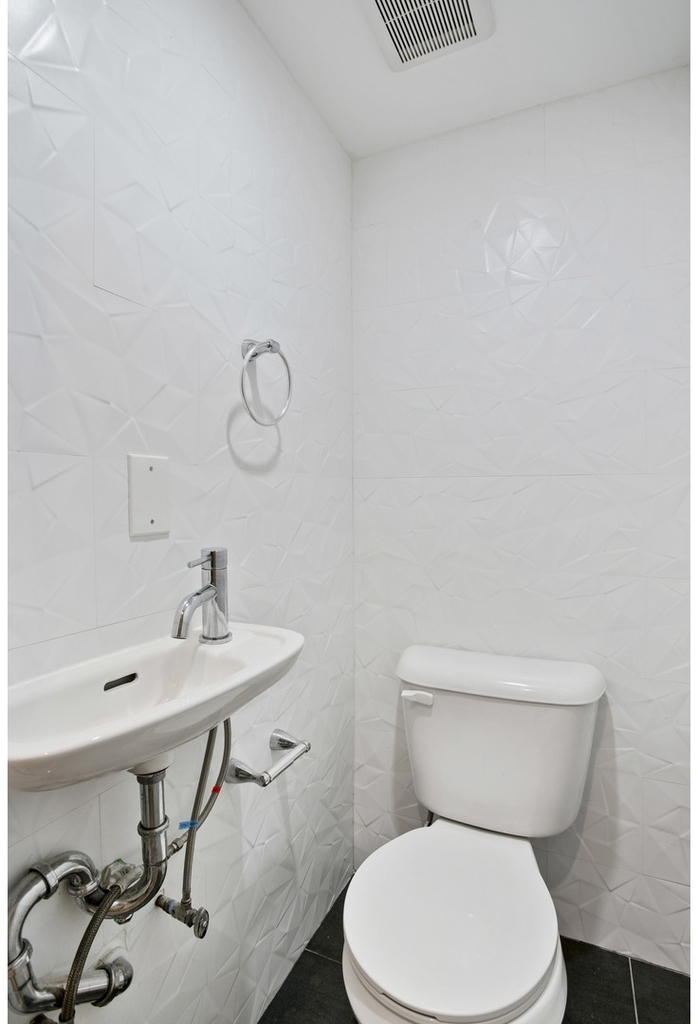 362 Hancock Street - Photo 5
