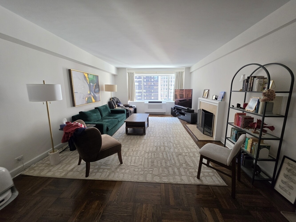 41 W 58th Street - Photo 1