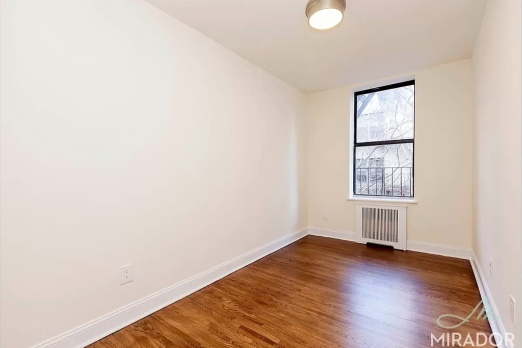 1556 York Avenue - Photo 1