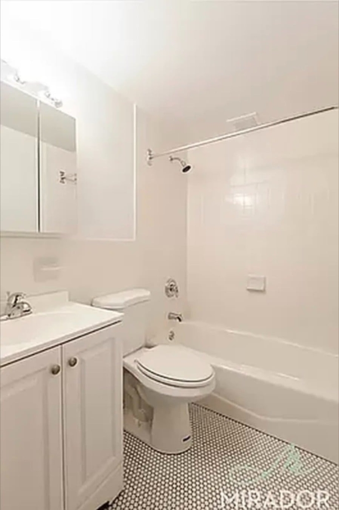 1556 York Avenue - Photo 3