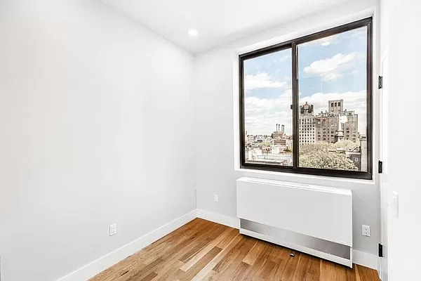 101 E 10th Street - Photo 3