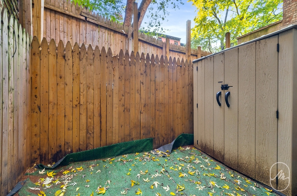 456 W 22nd Street - Photo 5
