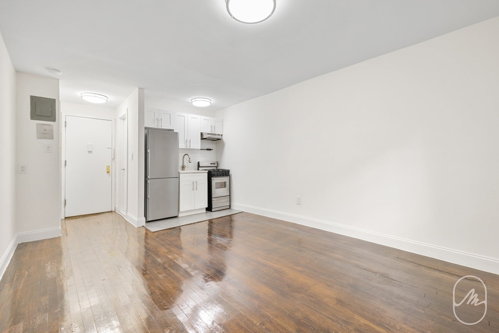 456 W 22nd Street - Photo 2