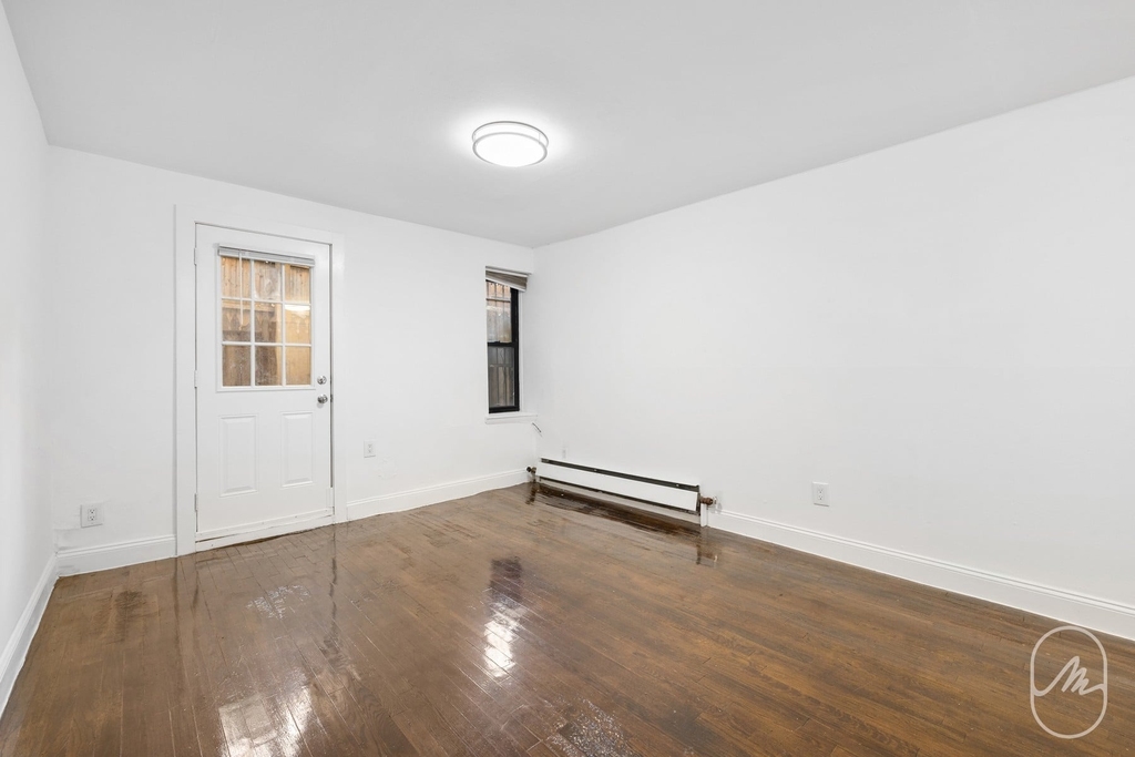 456 W 22nd Street - Photo 0