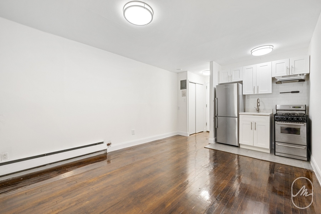 456 W 22nd Street - Photo 3
