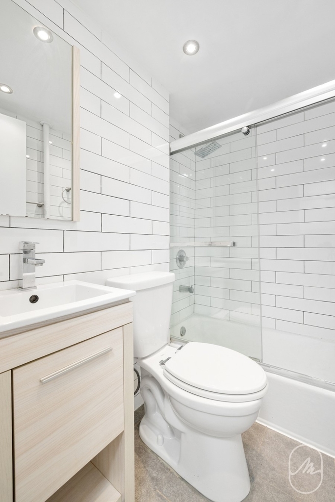 456 W 22nd Street - Photo 7