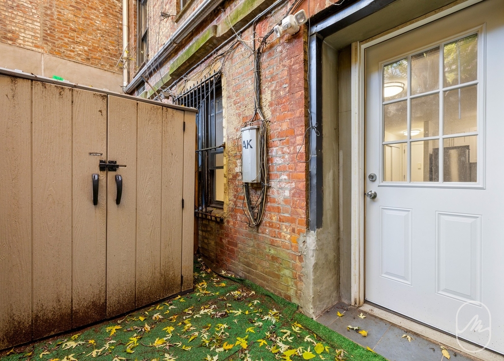 456 W 22nd Street - Photo 6