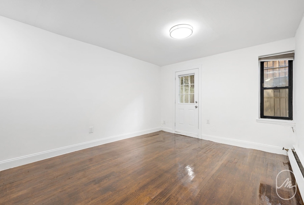 456 W 22nd Street - Photo 1