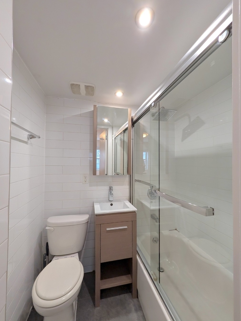 310 W 22nd Street - Photo 4