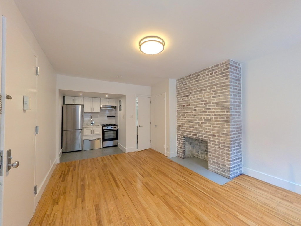 310 W 22nd Street - Photo 3