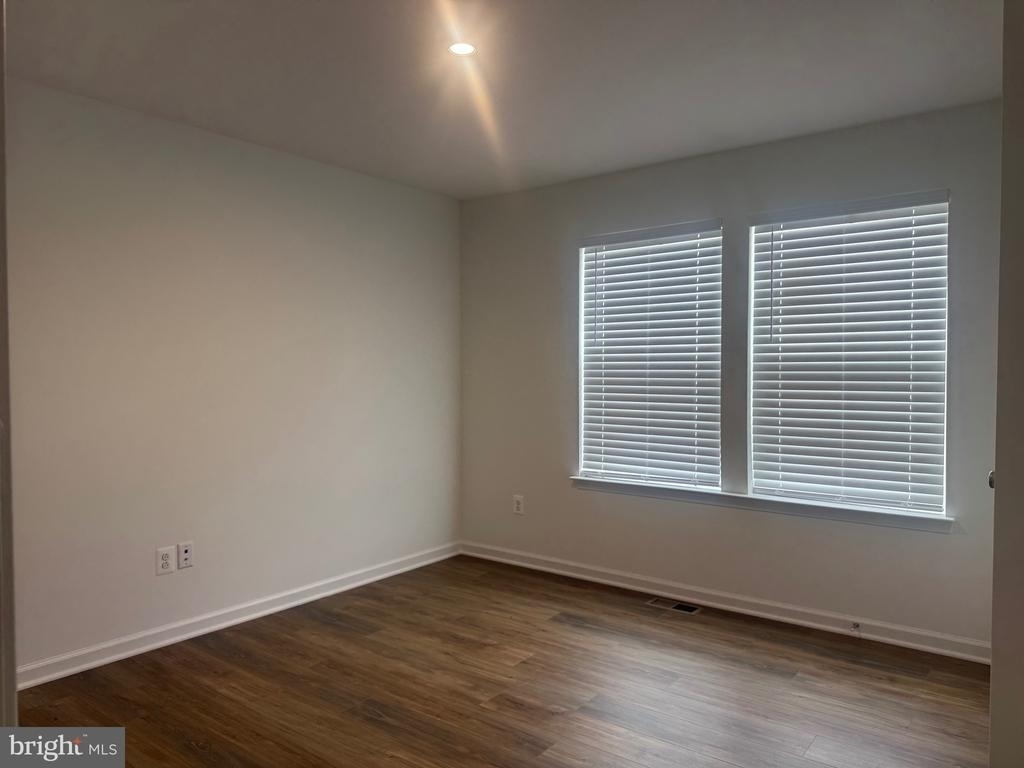 151 Capulet Court - Photo 4